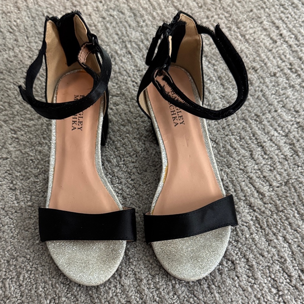 Badgley Mischka Black and Silver Kids Dress Shoes size 13